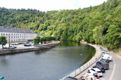 MAISON de VACANCES Bouillon 30 personnes Hotel in Wallonia, Belgium