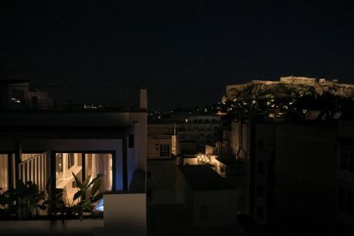Nur Edge Aparthotel - Acropolis Skyline Hotel in Athens