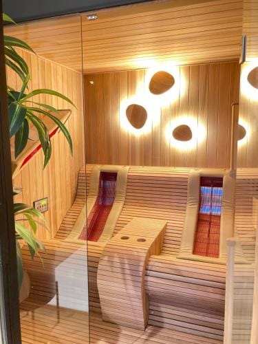 La Grange-Vorsen Logement privatif de 100m2 avec bain balneo, cabine Infrarouge, jacuzzi Hotel in Flanders