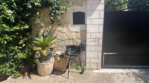 Mini studio et espace exterieur Hotel in Île-de-France