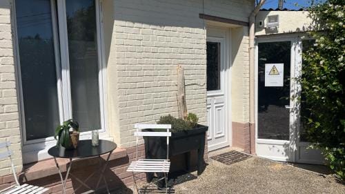 Mini studio et espace exterieur Hotel in Île-de-France