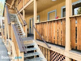 Snow Bear Lodge Hotel in Big Bear