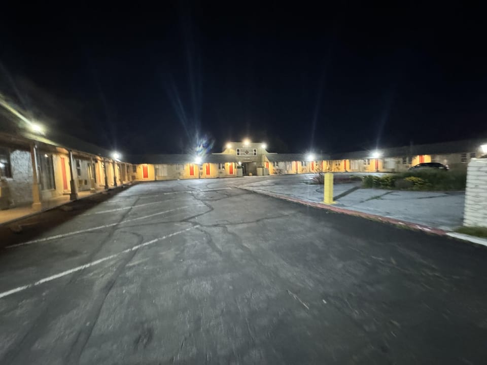 The Oaks Motel Hotel in Gilroy