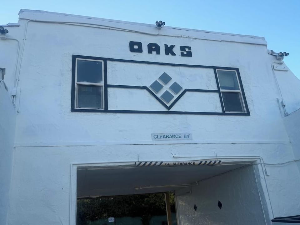The Oaks Motel Hotel in Gilroy