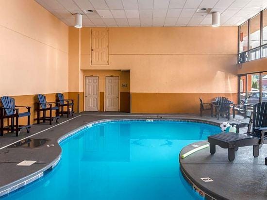 Mountain Vista Inn & Suites - Near the Island InPigeon Forge Hotel in Pigeon Forge