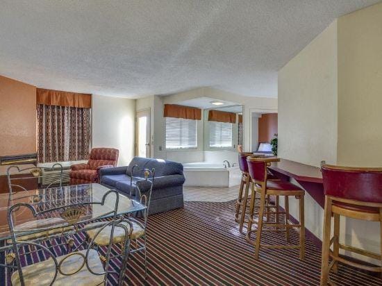 Mountain Vista Inn & Suites - Near the Island InPigeon Forge Hotel in Pigeon Forge