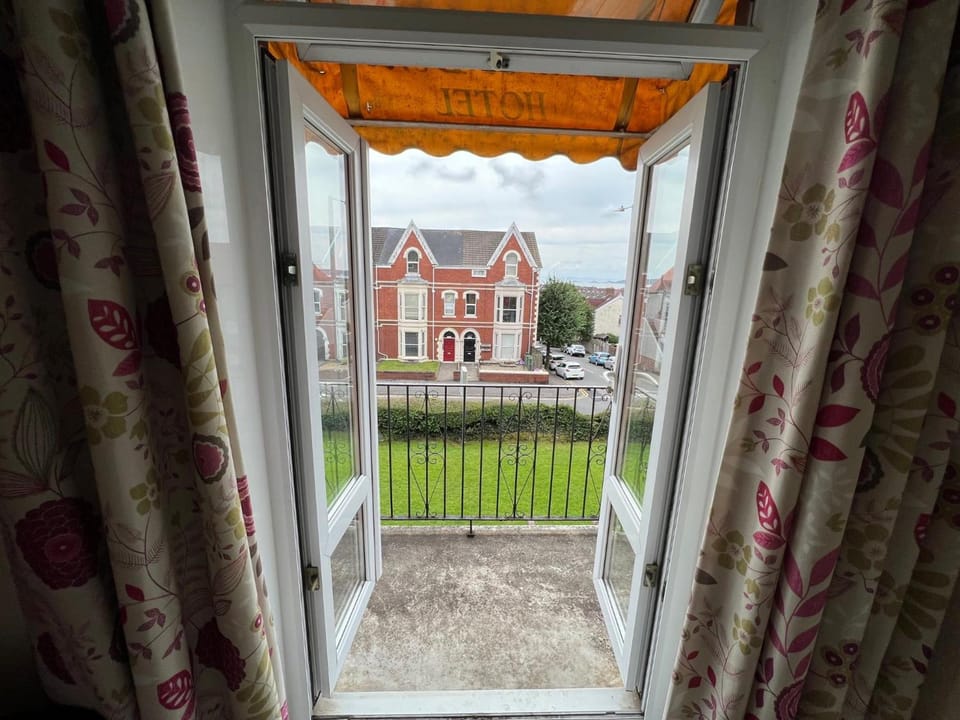 Hurst Dene Aparthotel Hotel in Wales