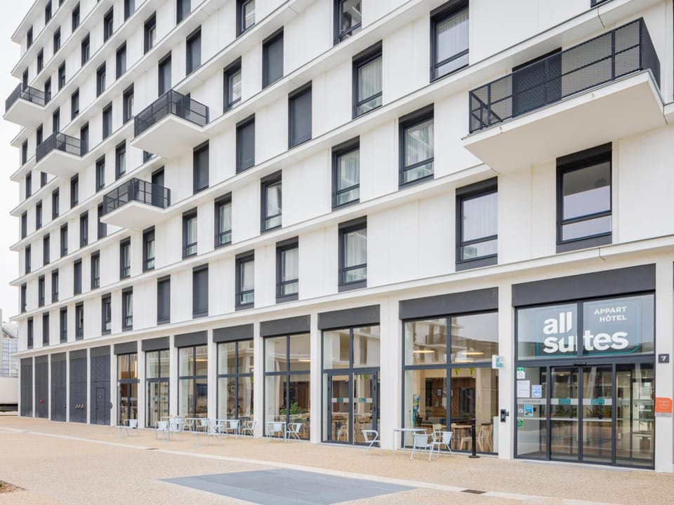 All Suites Appart Hôtel - Le Havre Centre - Les docks Hotel in Le Havre