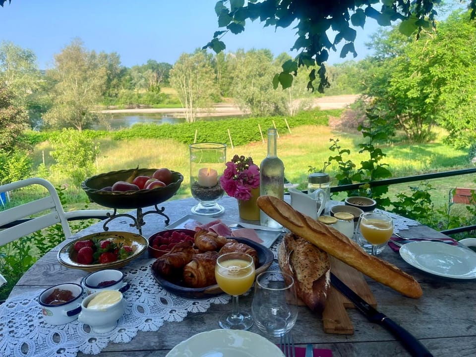 La Chaumiere DE L'EAU SAUVAGE Hotel in Bourgogne-Franche-Comté
