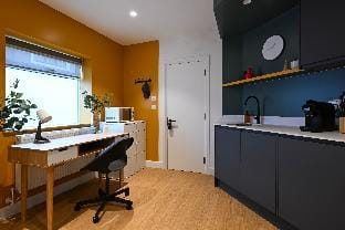 Funky Studio Apartment Close to Angel Station and Regent Canal Hotel in London Borough of Islington