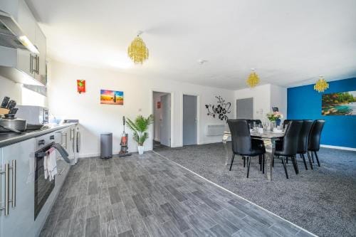 -RB 2F 421- For your Relaxed, Cosy stay, Parking Hotel in Dewsbury