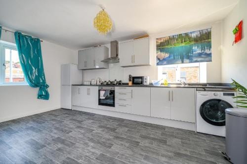 -RB 2F 421- For your Relaxed, Cosy stay, Parking Hotel in Dewsbury