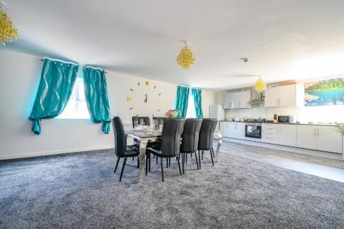 -RA 2F 421- For your Relaxed,Cosy stay,Parking Hotel in Dewsbury
