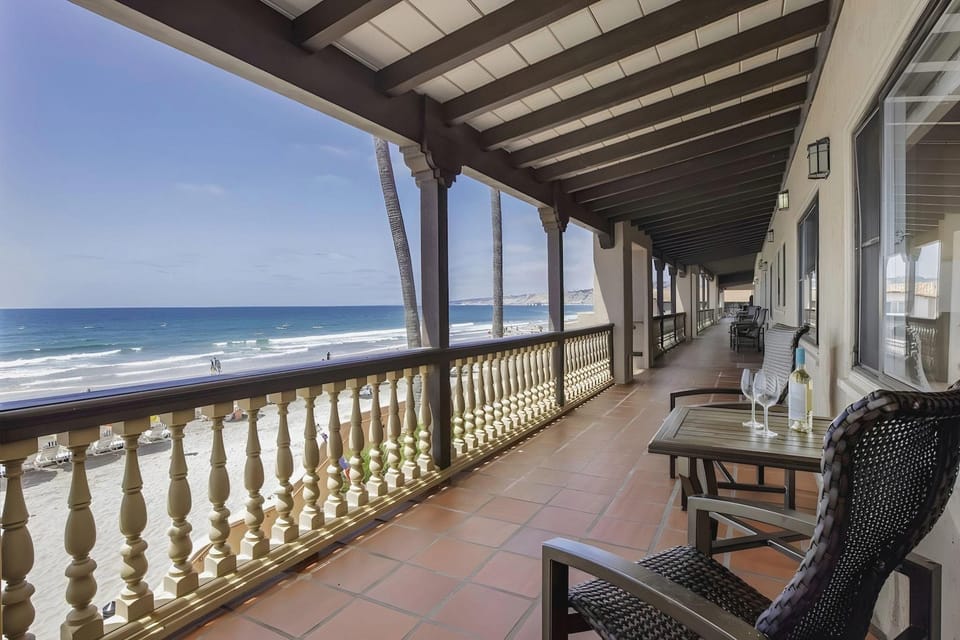 La Jolla Beach and Tennis Club Hotel in La Jolla Shores