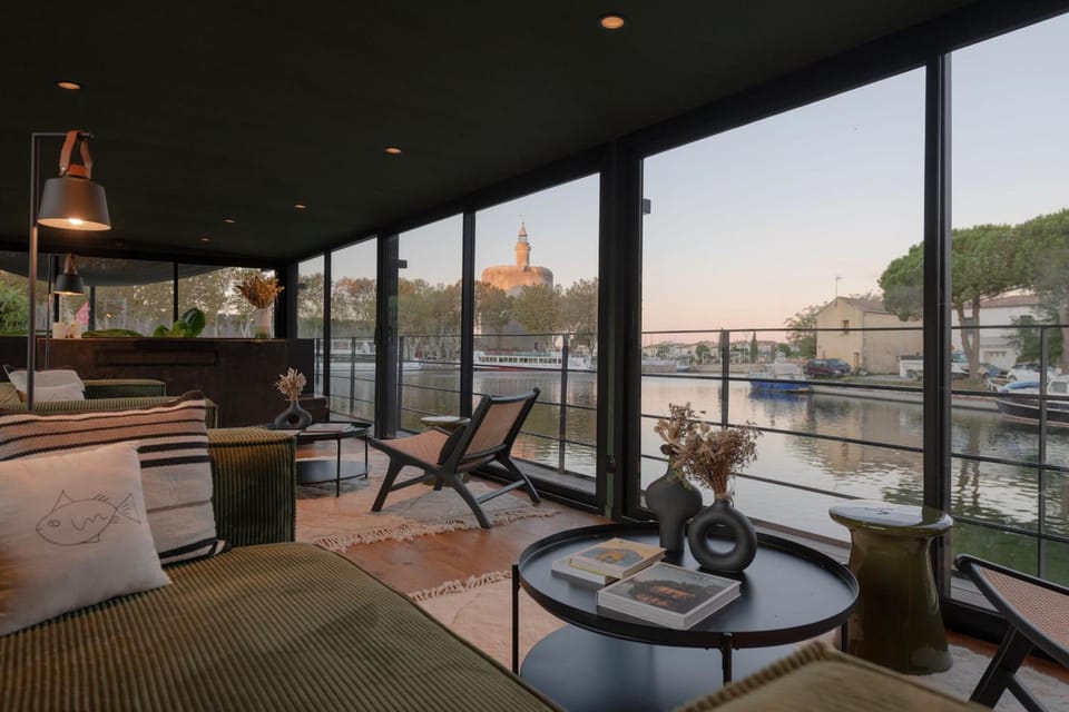 LA PENICHE - Bed And Bicycle - Aigues Mortes Hotel in Aigues-Mortes