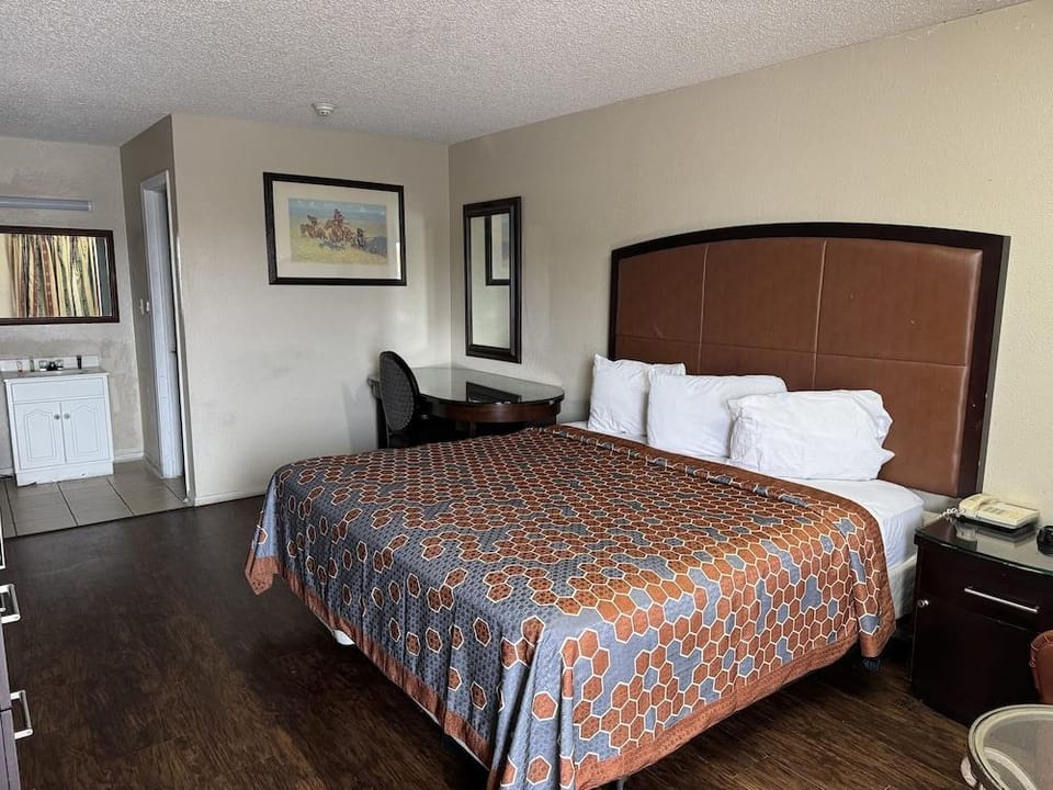 Great Western Inn & Suites Hotel in Euless