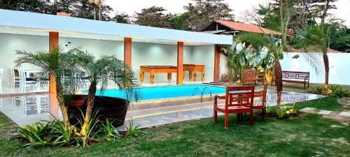 Pousada Lirios do Campo Hidromassagem - Sauna-Ar condicionado - Piscina - salao de jogos - 200 metro Hotel in Paraty