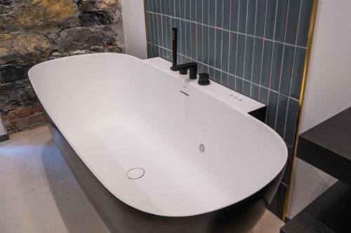 Affittacamere Saint Bon 15 - 5 Terre Rooms and Suites Hotel in La Spezia