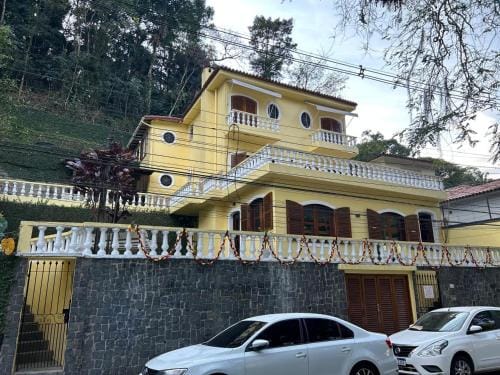 Quarto premiado com vista terraco 40m2 e banheiro ao lado em Petropolis ! Inn in State of Rio de Janeiro