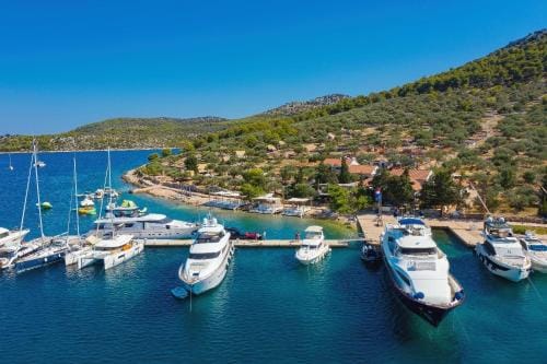 Rooms by the sea Cove Golubovac, Kornati - 23062 Hotel in Šibenik-Knin County, Croatia