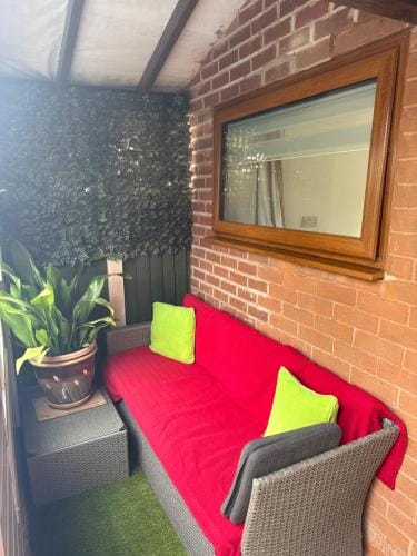 16 BENTLEY ROAD - Uttoxeter, ENTIRE HOLIDAY HOME, COSY ACCOMMODATION Hotel in East Staffordshire District