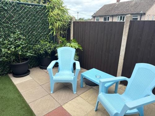 16 BENTLEY ROAD - Uttoxeter, ENTIRE HOLIDAY HOME, COSY ACCOMMODATION Hotel in East Staffordshire District