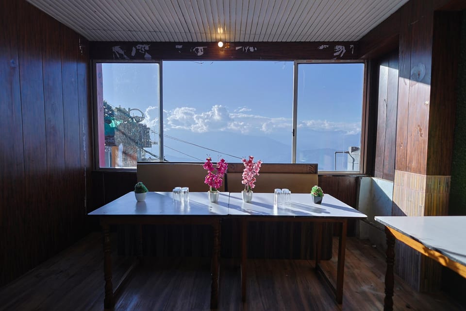 INDUS MOUNT ROYALE HOTEL - 100 Mts. from MALL Hotel in Darjeeling