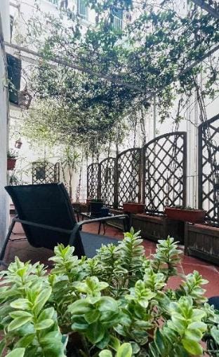 Re Gallo Luxury apartment Chiaia Street Plebiscito Hotel in Naples
