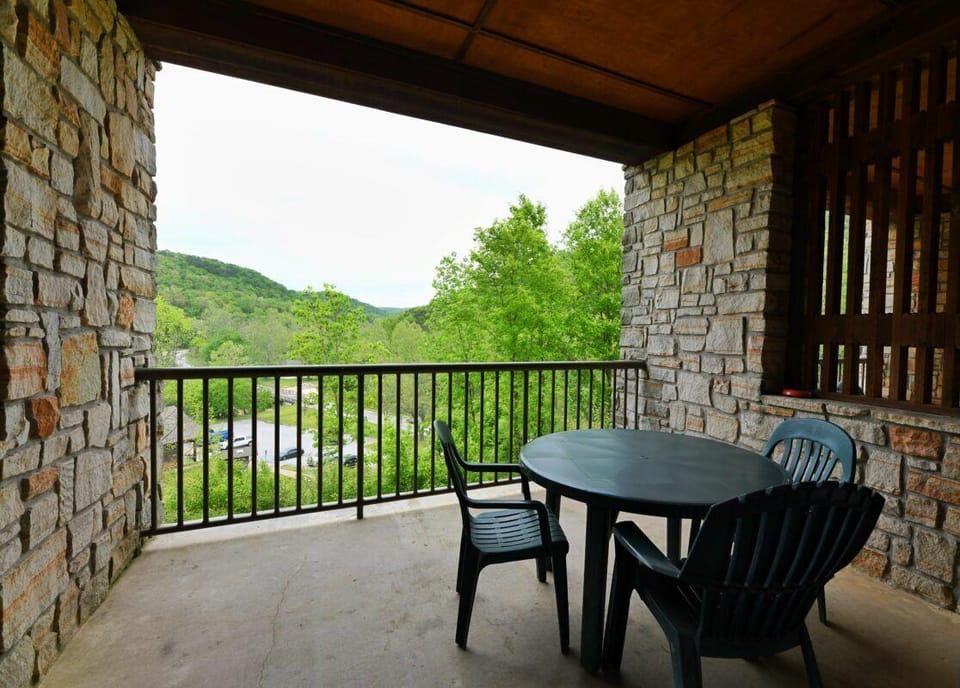 Roaring River State Park Hotel in Roaring River Township