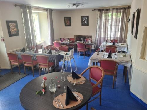 Hotel Saint julien aux bois Hotel in Auvergne-Rhône-Alpes