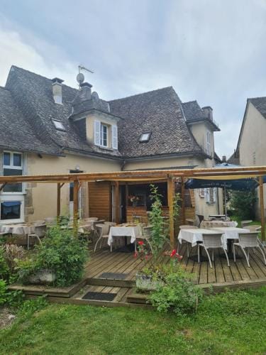 Hotel Saint julien aux bois Hotel in Auvergne-Rhône-Alpes