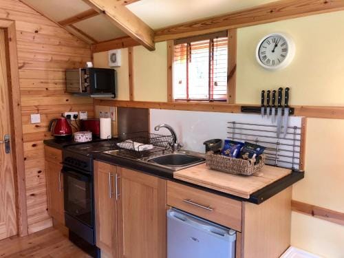 Rashfield Sheilings - Riverside Lodges, by Pucks Glen, Dunoon Lodge in Scotland