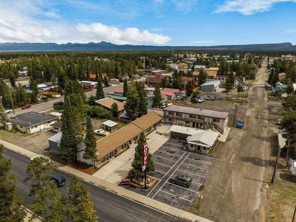 The Lazy Duck Inn Hotel in West Yellowstone