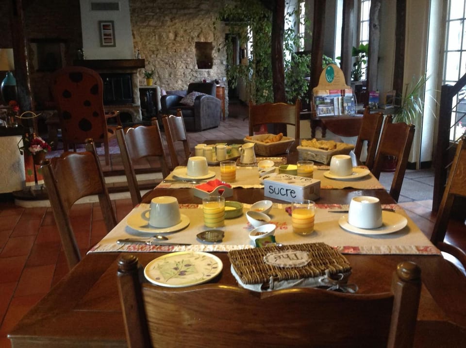 Au Relais de Chaussy Hotel in Île-de-France