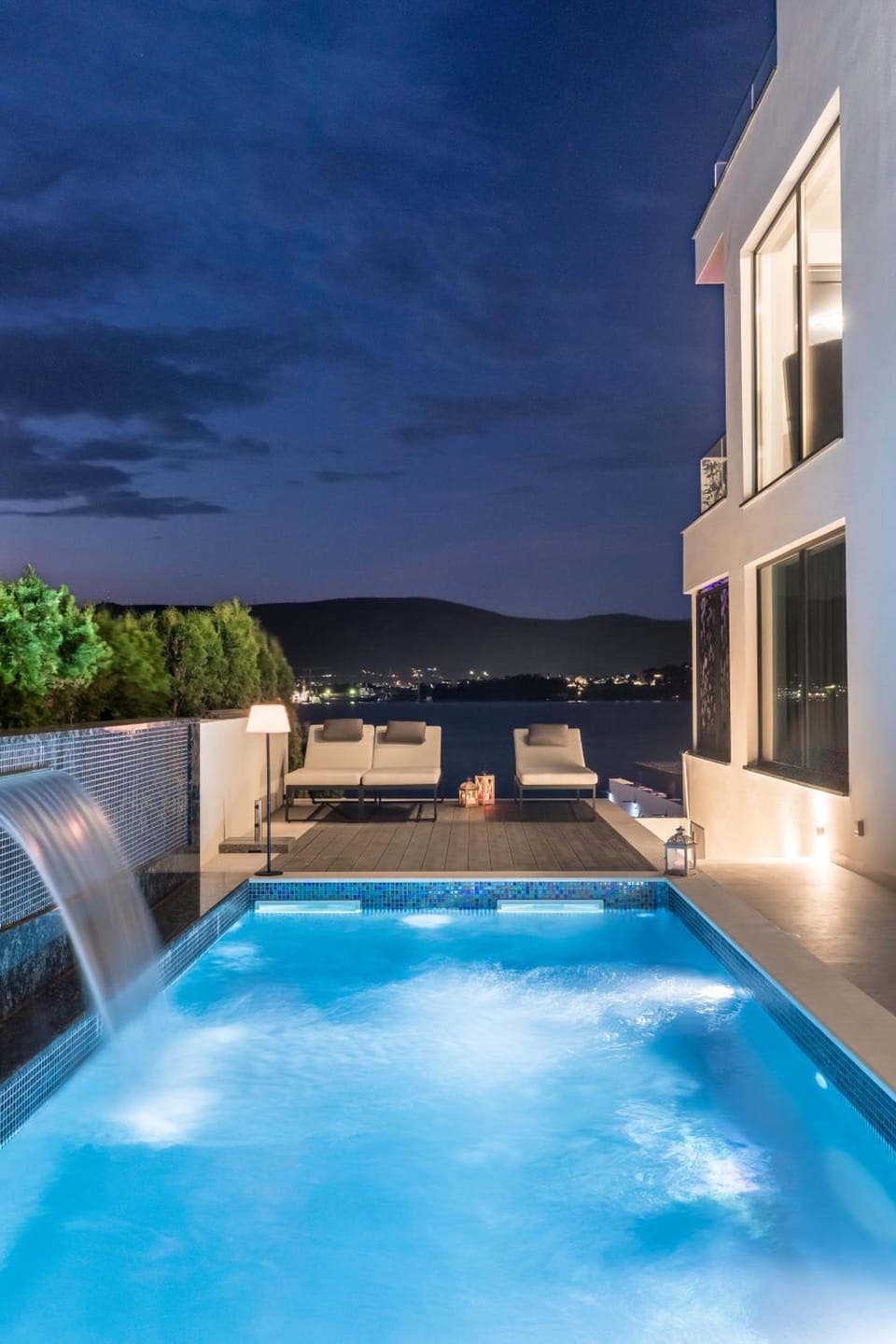 Villa palace al Nera 2 Luxurius at sea Hotel in Okrug Gornji