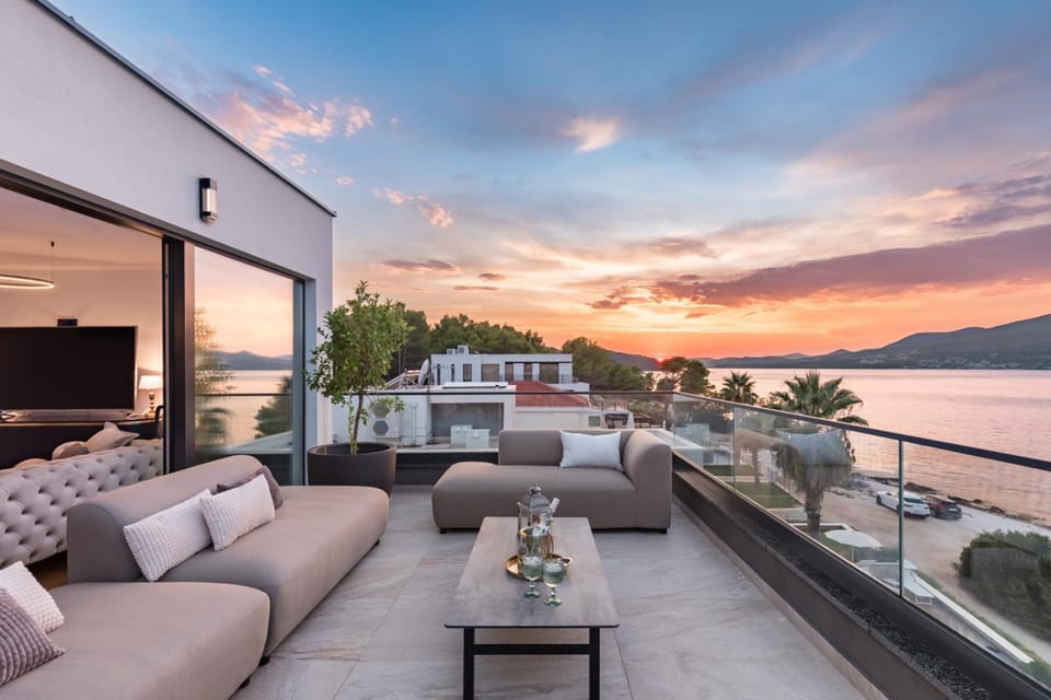 Villa palace al Nera 2 Luxurius at sea Hotel in Okrug Gornji