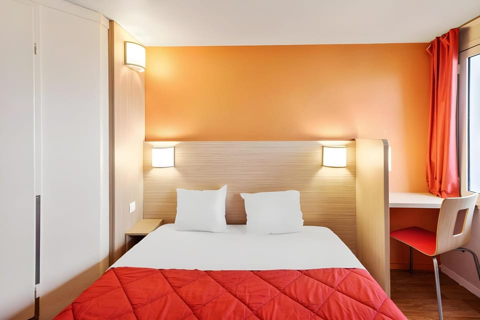 Classic Hotel - Fontenay-Tresigny Hotel in Île-de-France