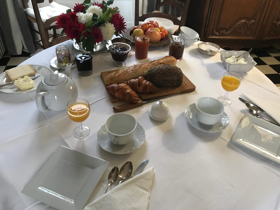 Chateau de SURY Hotel in Bourgogne-Franche-Comté