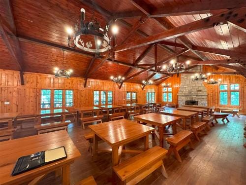 Camp Pin Oak Hotel in Osage Beach