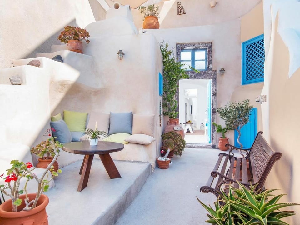 Anemi House & Villas Hotel in Oia