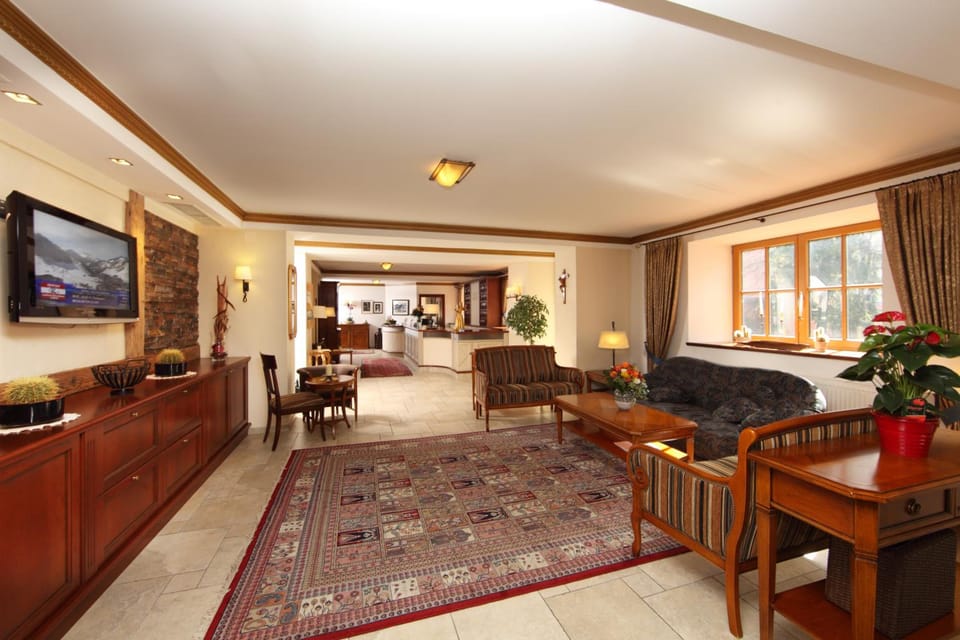 Shared lounge/TV area