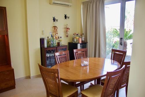 Carolyn Villa is a Luxury 4-Bedroom Villa with Private Pool in Ayia Napa Hotel in Sotira