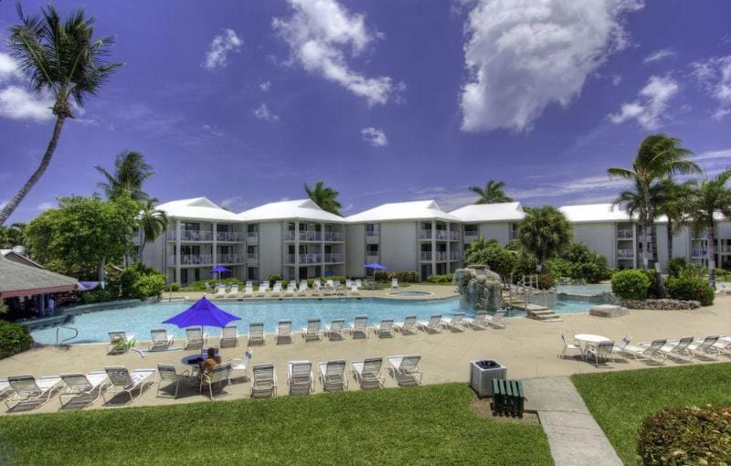 Sunset Cove Hotel in George Town