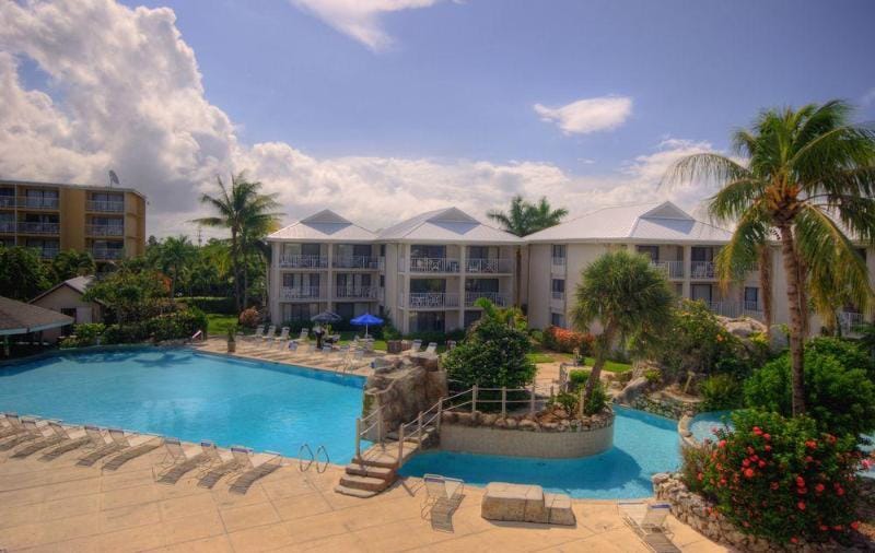 Sunset Cove Hotel in George Town