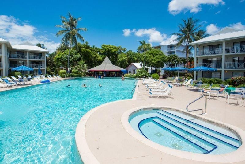 Sunset Cove Hotel in George Town