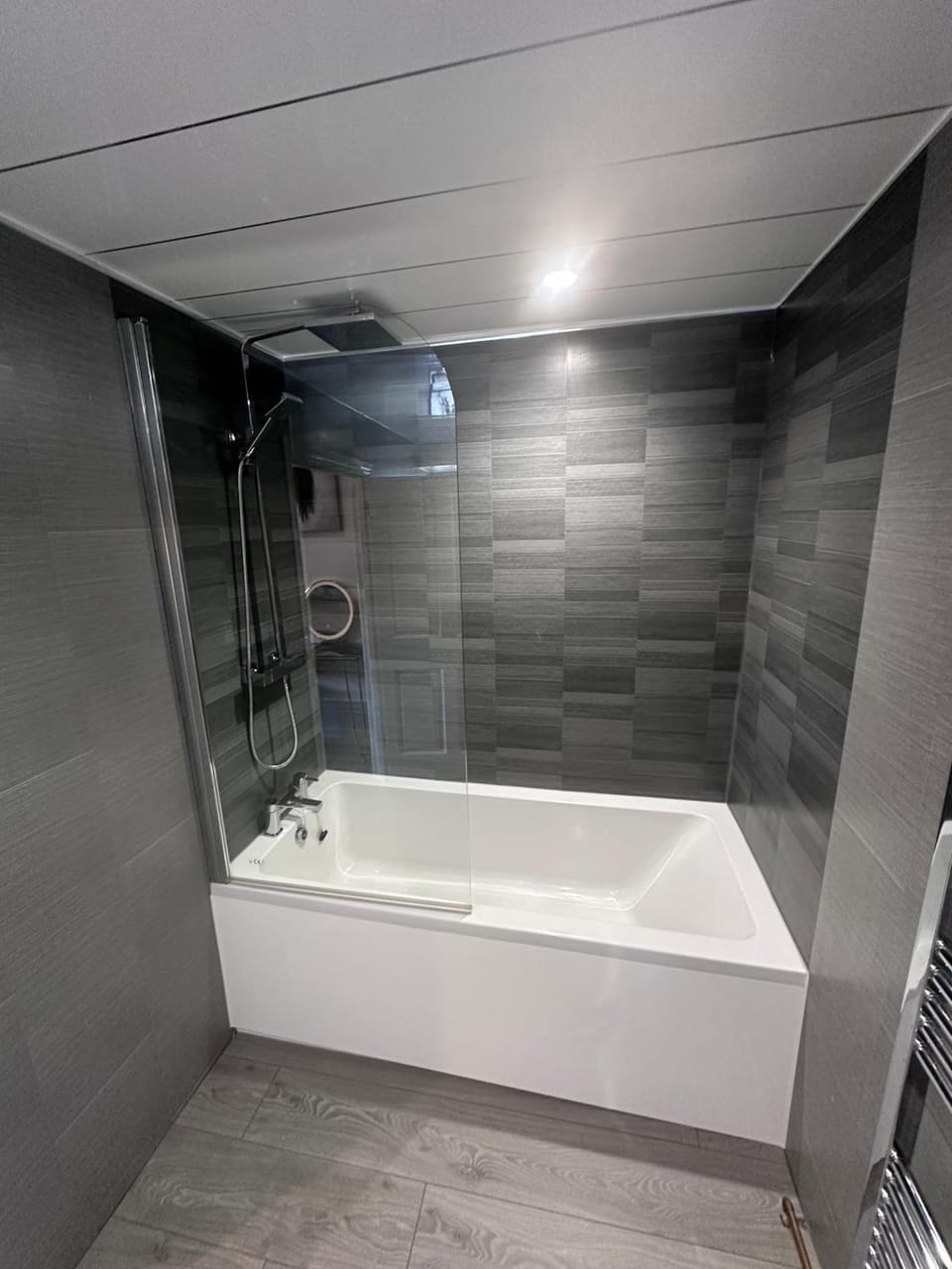Laburnum Guest House at Bistro En Glaze Hotel in Metropolitan Borough of Gateshead