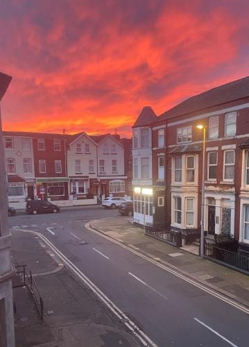 Double Room with Private Bathroom Partial Tower view 16 Havelock Street - 5 Hotel in Blackpool