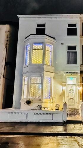 Double Room with Private Bathroom Partial Tower view 16 Havelock Street - 5 Hotel in Blackpool