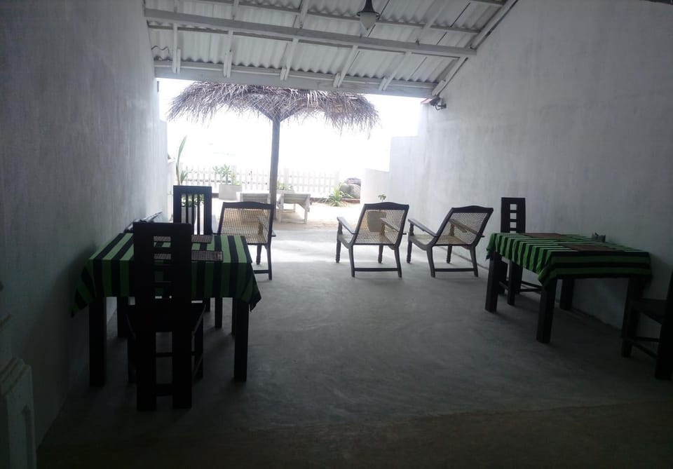 Happy Beach Hotel in Southern Province