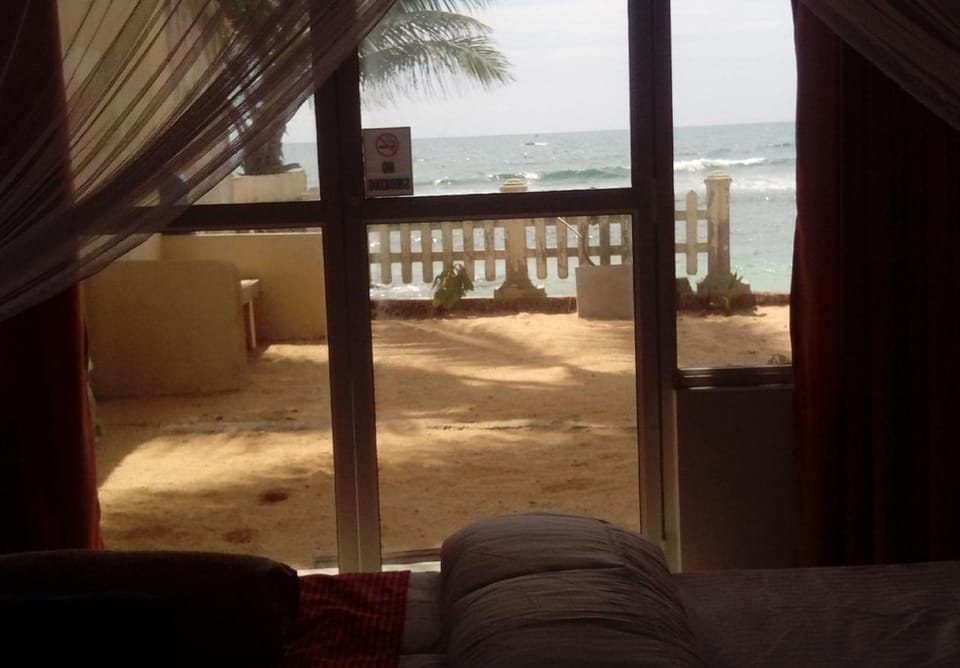 Happy Beach Hotel in Southern Province
